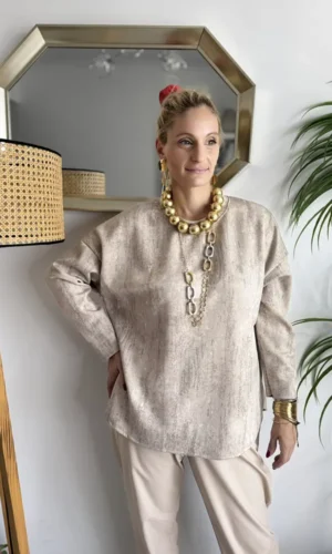 Anna oversized μπλούζα με κολιέ